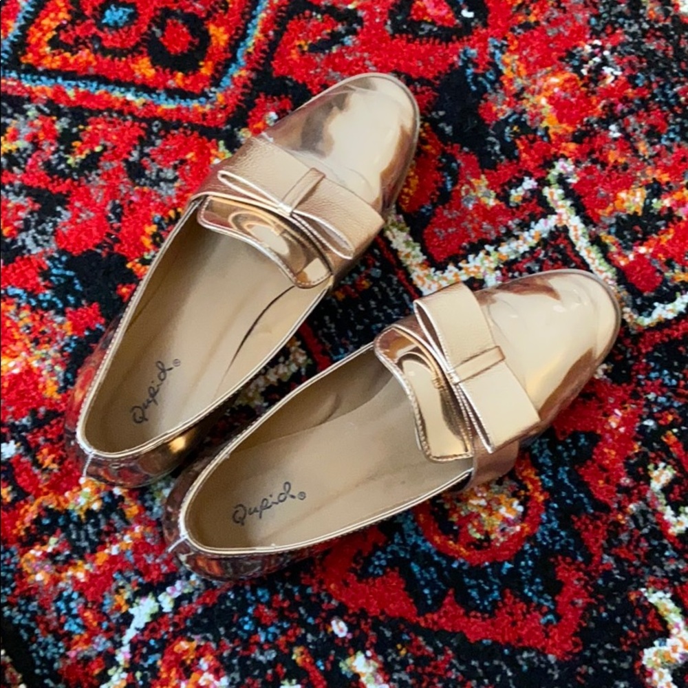 Metallic Gold loafers with textured bow